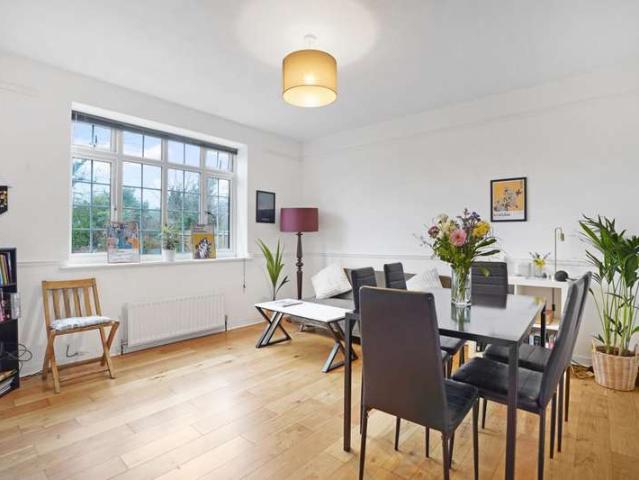 Flat for sale in London Borough of Lewisham, Forest Hill