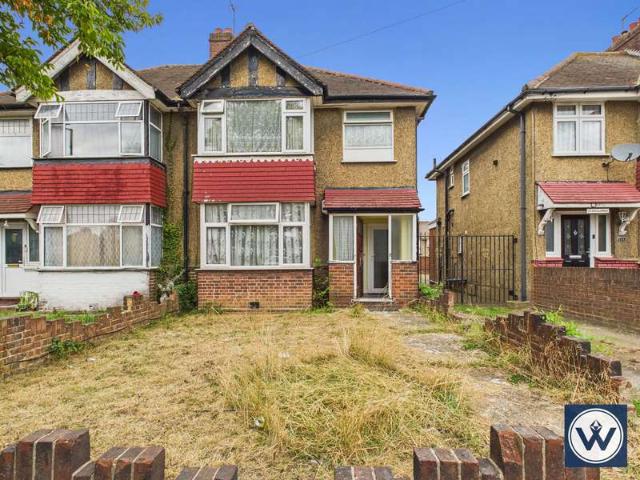Flat for sale in Hayes, Greater London