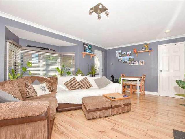 Flat for sale in Midway, Kent