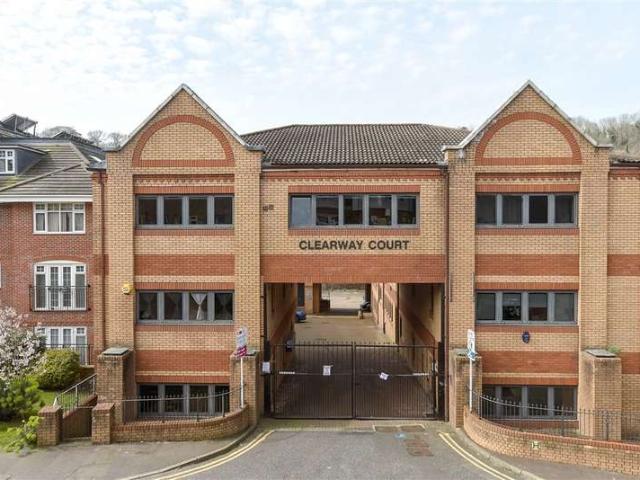Flat for sale in Hillview, Surrey
