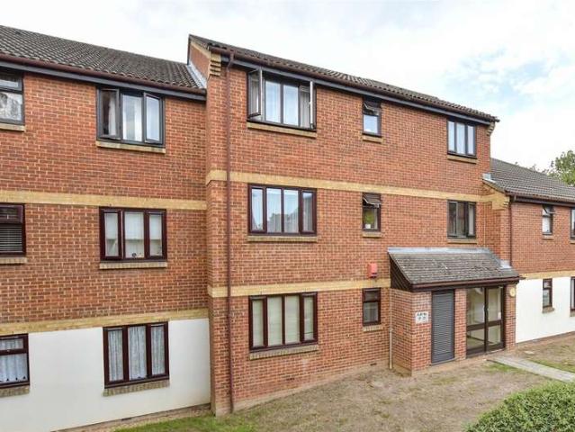 Flat for sale in Benhilton, Greater London