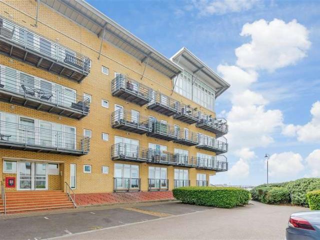 Flat for sale in Swanscombe and Greenhithe, Monks Orchard