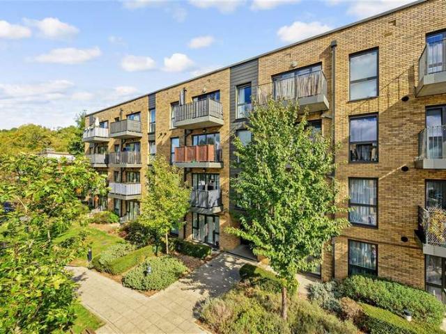 Flat for sale in London Borough of Croydon, Greater London