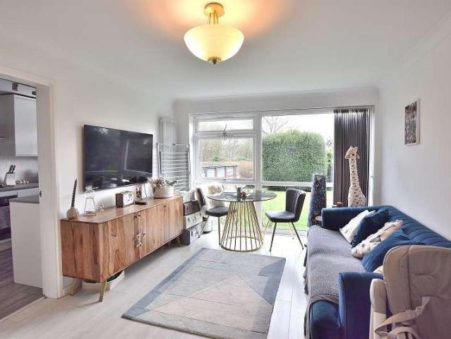 Flat for sale in Chingford, Greater London