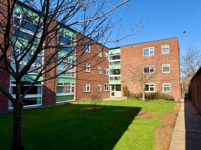Flat for sale in Whalley Range, Manchester