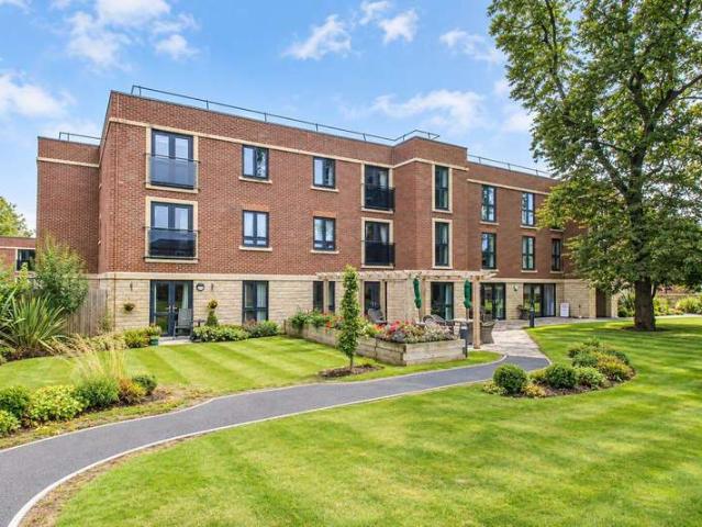 Flat for sale in Ossett, West Yorkshire