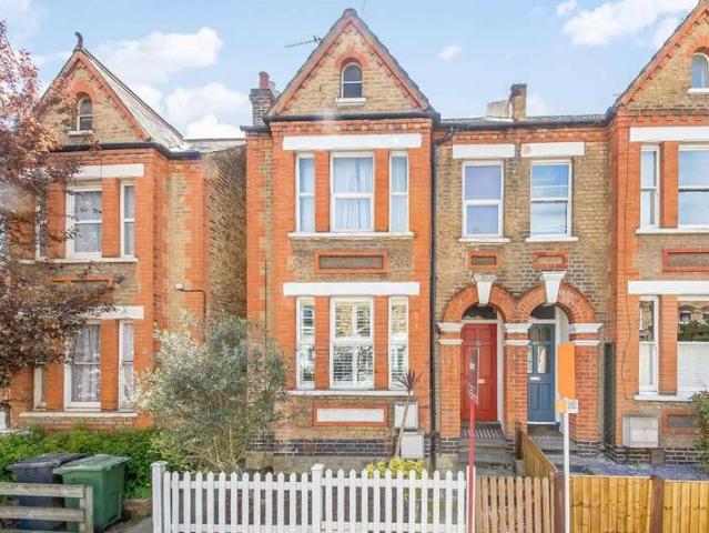 Flat for sale in West Norwood, Greater London
