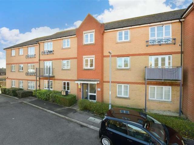 Flat for sale in Shotgate, Essex