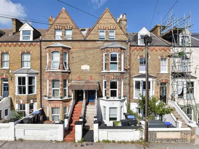 Flat for sale in West Cliff, Thanet