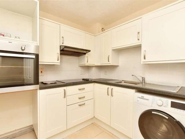 Flat for sale in Perryfields, West Sussex