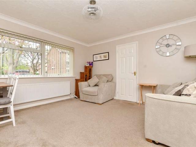 Flat for sale in London Borough of Croydon, Purley