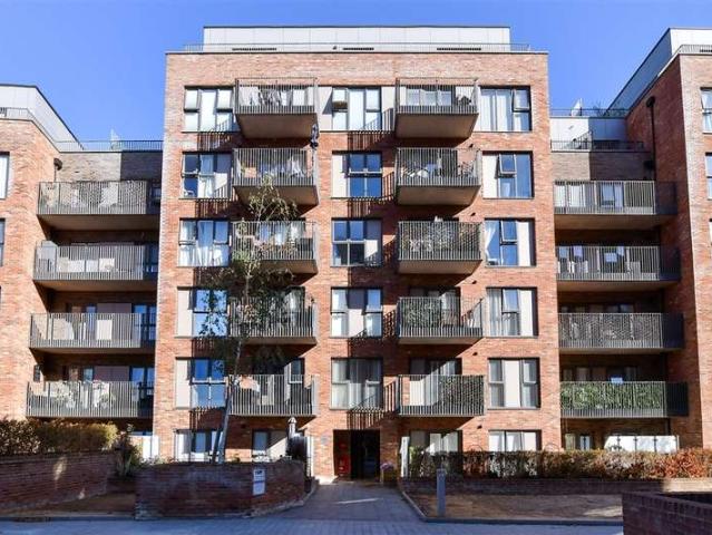 Flat for sale in Ringlestone, Midway