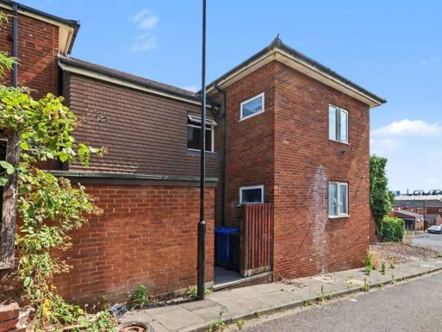 Flat for sale in Hexthorpe, South Yorkshire