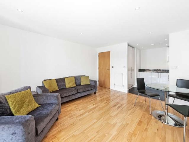 Flat for sale in Greenwich Town Centre, Greater London