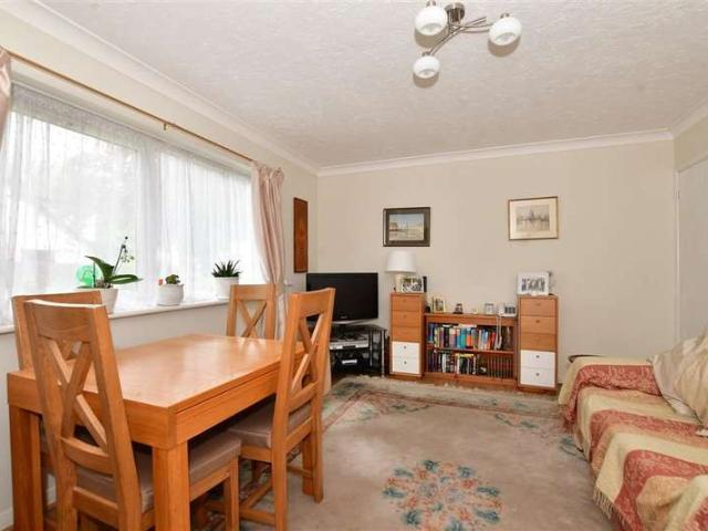 Flat for sale in Purley, Purley