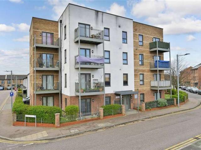 Flat for sale in Greater London