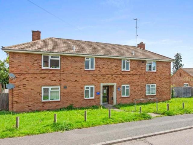 Flat for sale in Pouchen End, Hertfordshire