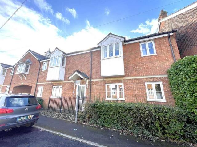 Flat for sale in Salisbury, Wiltshire