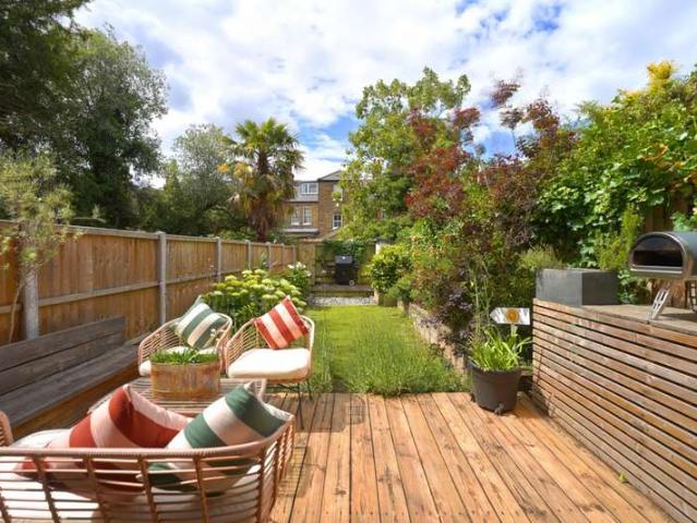 Flat for sale in London Borough of Southwark, Greater London
