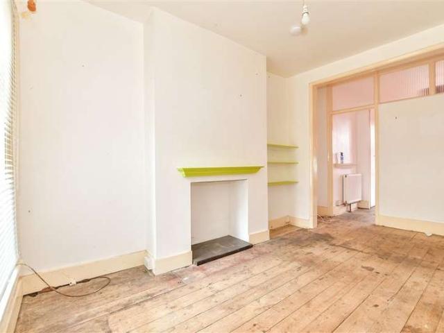 Flat for sale in Folkestone