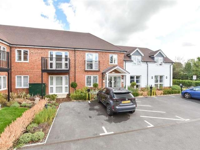 Flat for sale in Southwater, Horsham