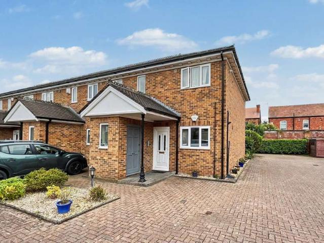 Flat for sale in Southport, Sefton