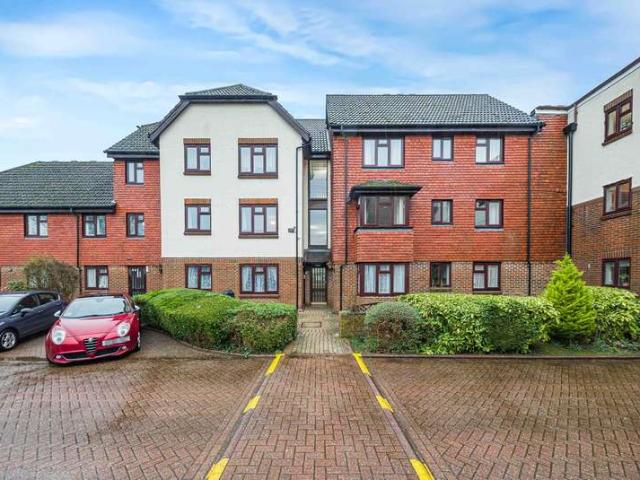 Flat for sale in Aperfield, Greater London