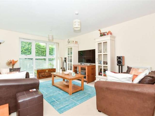 Flat for sale in Midway, Kent