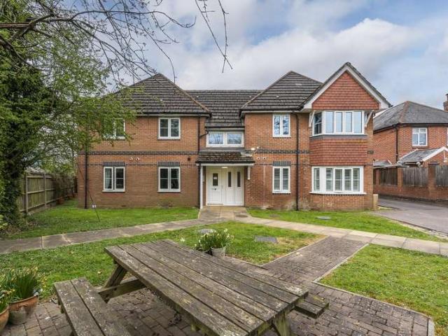 Flat for sale in Butlocks Heath, Helford