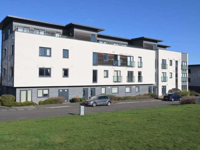Flat for sale in East Craigs, Scotland