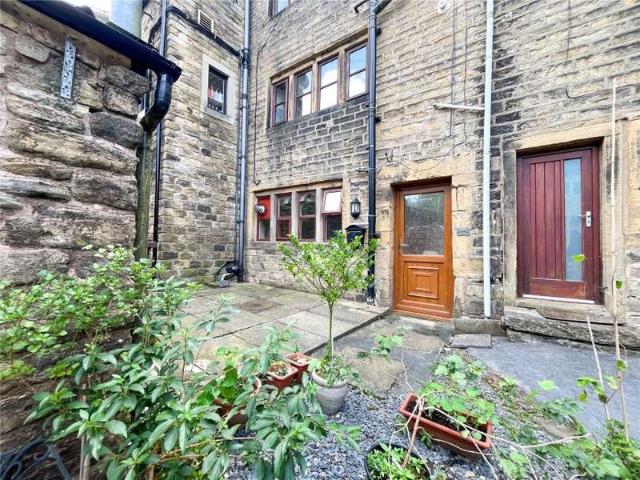 Flat for sale in Saddleworth, Pendock