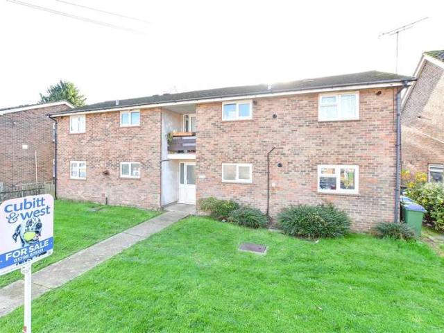 Flat for sale in Marehill, Horsham