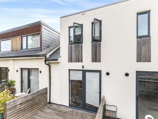 Flat for sale in Widmore, Greater London