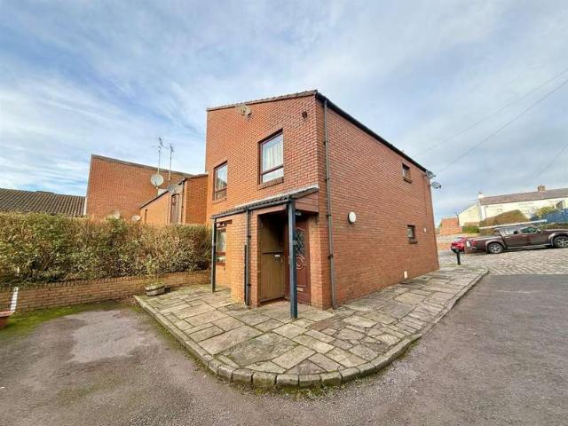 Flat for sale in Moss Rose, Macclesfield
