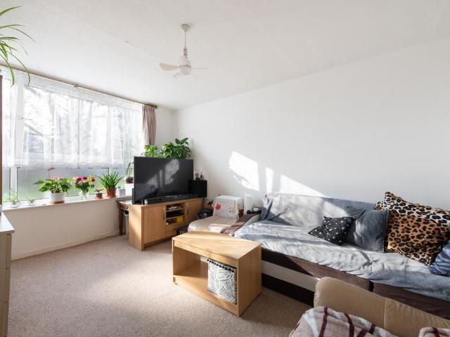 Flat for sale in Forest Gate, Greater London
