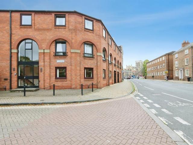 Flat for sale in Layerthorpe, York