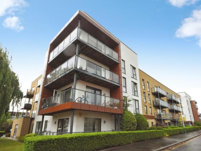 Flat for sale in Harold Wood, Greater London