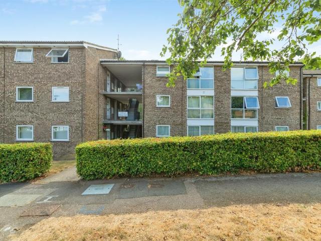 Flat for sale in Fretherne, Hertfordshire
