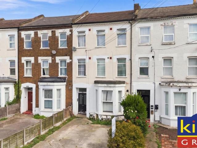 Flat for sale in Edmonton, Greater London