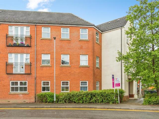 Flat for sale in Thorpe, West Yorkshire
