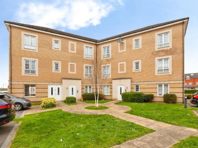 Flat for sale in Slough