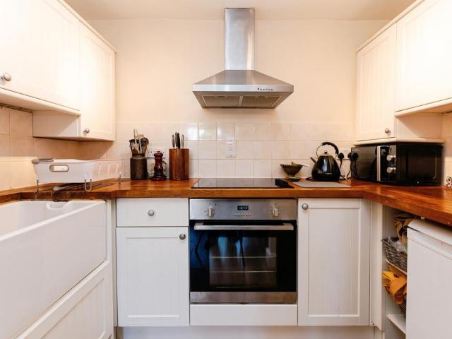 Flat for sale in Surbiton, Greater London