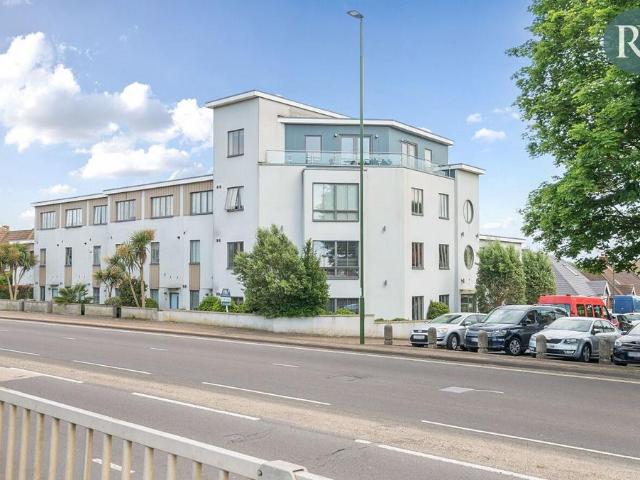 Flat for sale in Fishersgate, West Sussex