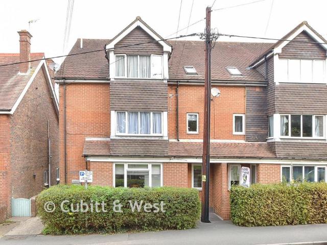 Flat for sale in Potter's Green, Wealden