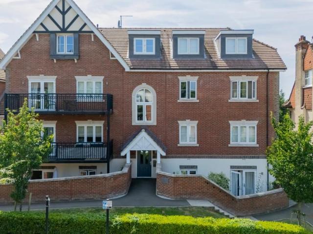 Flat for sale in London Borough of Croydon, Greater London