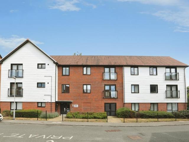 Flat for sale in Leybourne, Bourne Vale