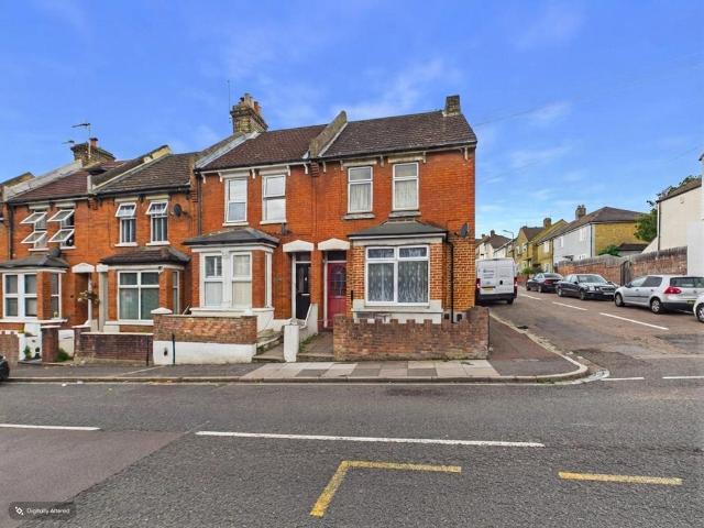 Flat for sale in Strood