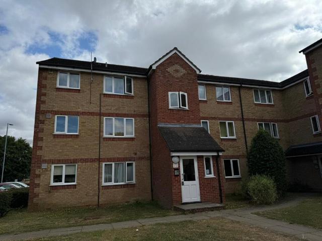 Flat for sale in Fishers Green, Stevenage
