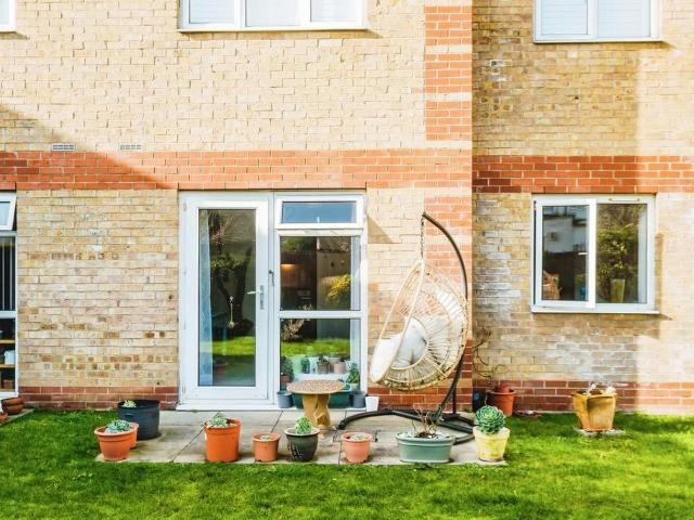 Flat for sale in Fishersgate, West Sussex