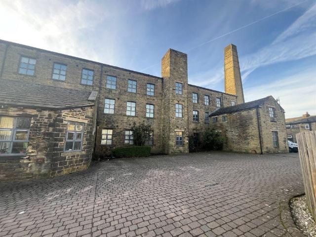 Flat for sale in Westwood Park, West Yorkshire
